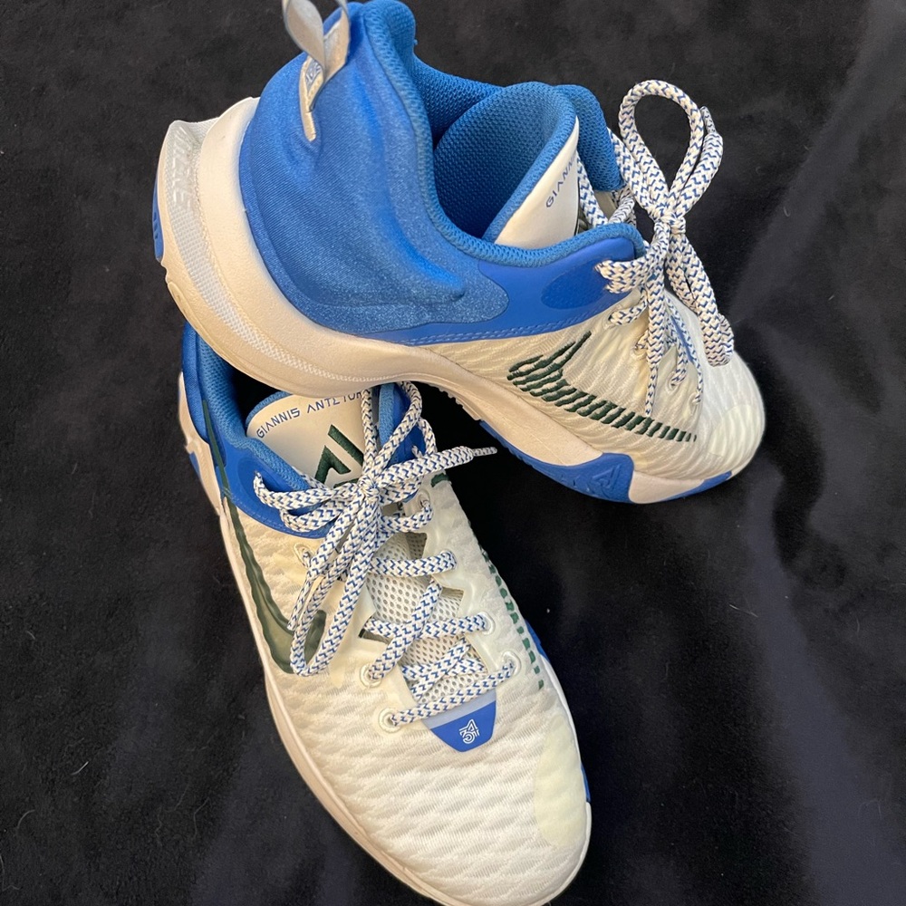 Blue and White Sneakers with Breathable Mesh and Low-Top Design